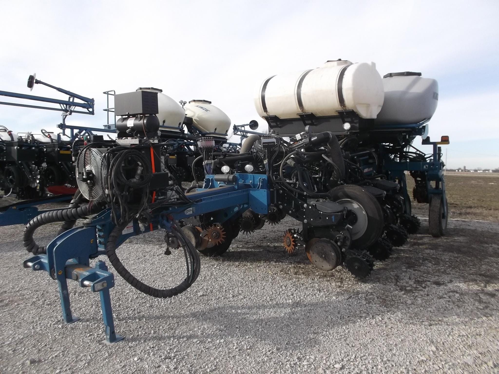 2021 Kinze 4905 Equipment Image0