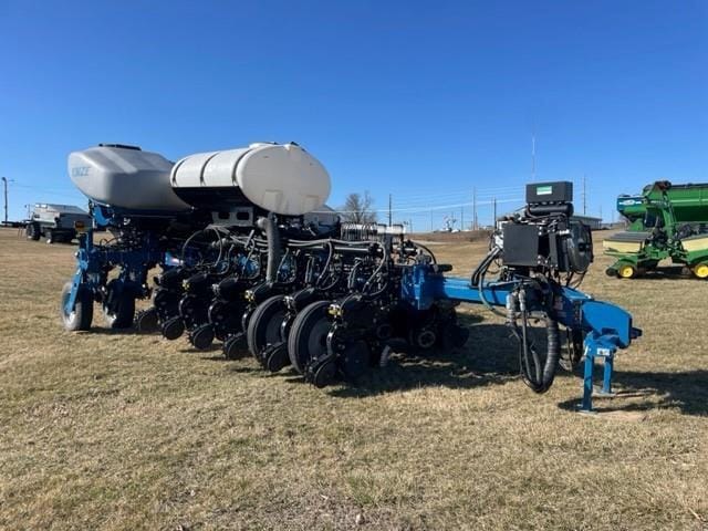 2021 Kinze 4905 Equipment Image0