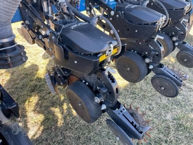 Image of Kinze 4905 equipment image 4