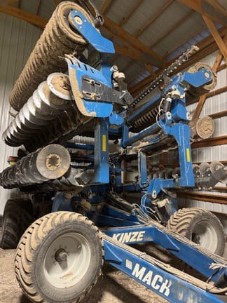 2021 Kinze Mach Till 302 Equipment Image0