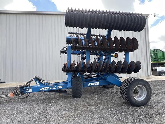 Image of Kinze Mach Till 201 equipment image 4