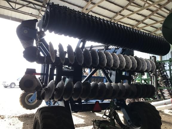Image of Kinze Mach Till 412 equipment image 3