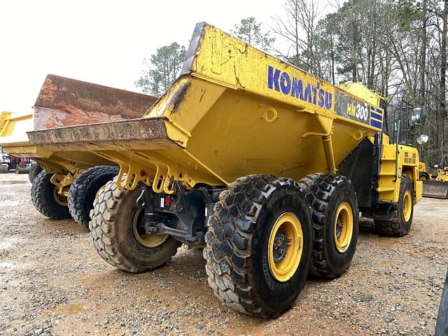 Image of Komatsu HM300-5 equipment image 2