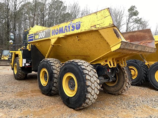 Image of Komatsu HM300-5 equipment image 1