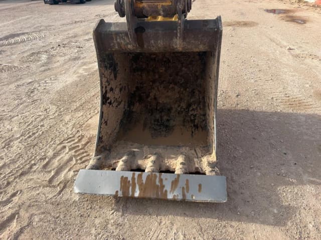 Image of Komatsu PC210LC-11 equipment image 3