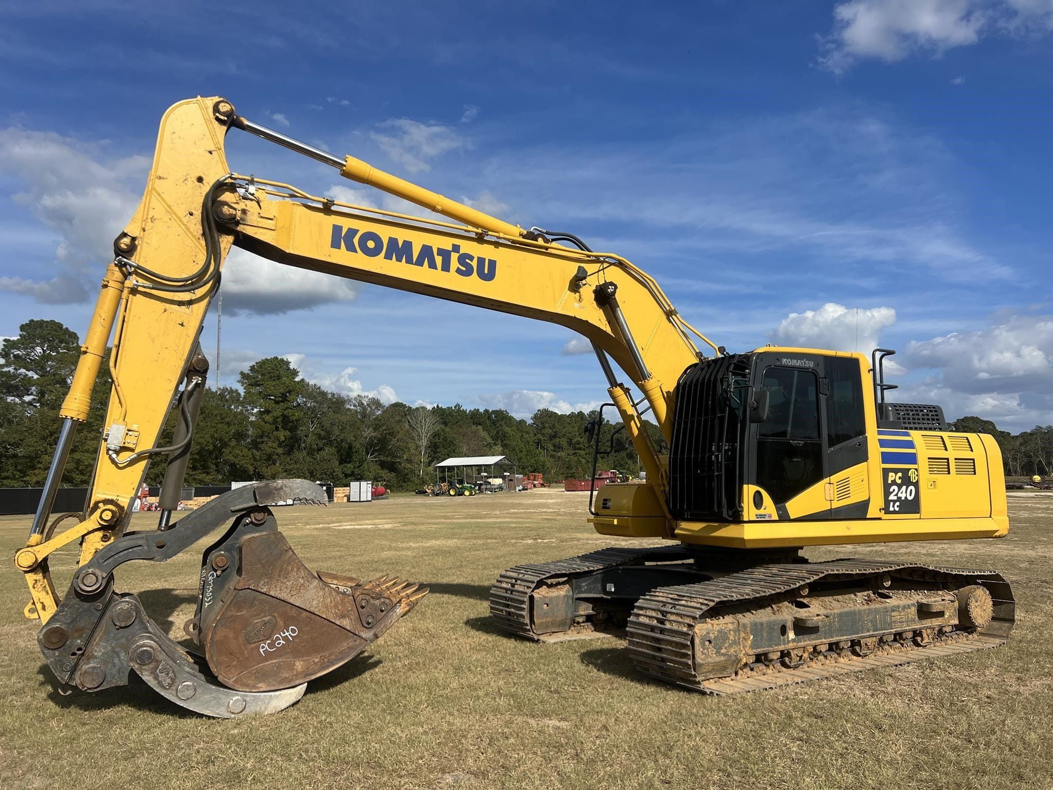 Main image Komatsu PC240LC