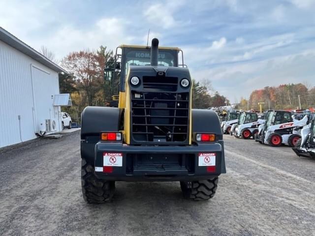 Image of Komatsu WA200-8 equipment image 2