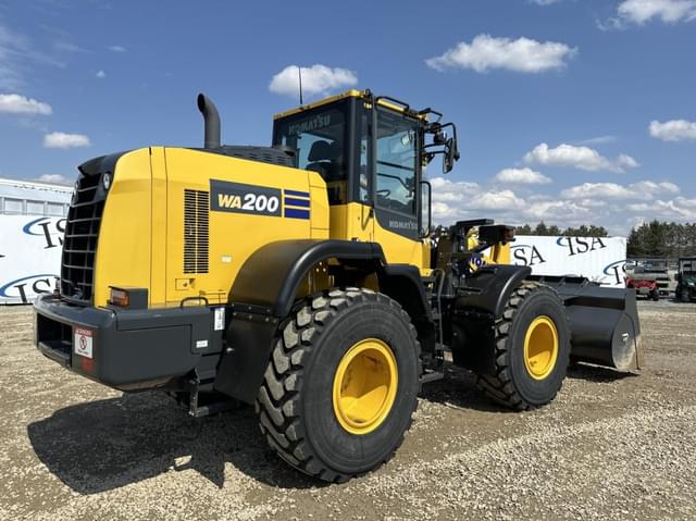 Image of Komatsu WA200-8 equipment image 4