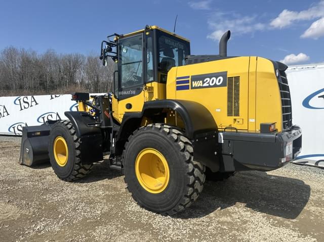 Image of Komatsu WA200-8 equipment image 2