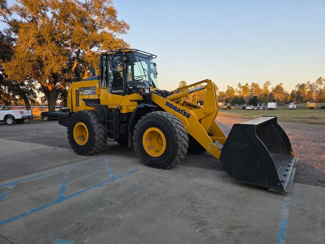 Image of Komatsu WA200 equipment image 2