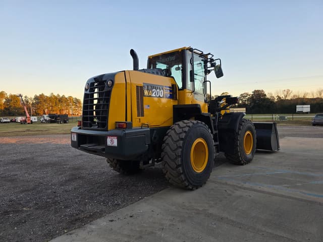Image of Komatsu WA200 equipment image 3