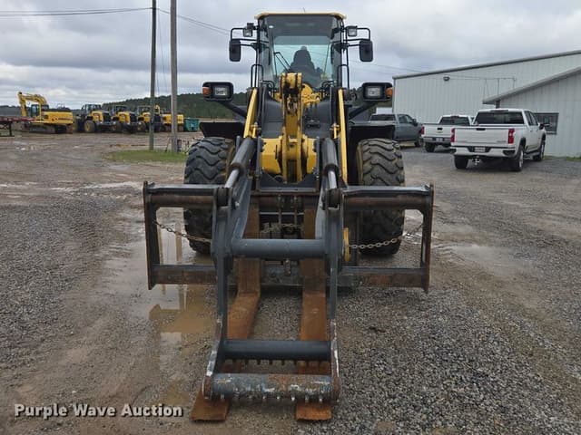 Image of Komatsu WA320-8 equipment image 1