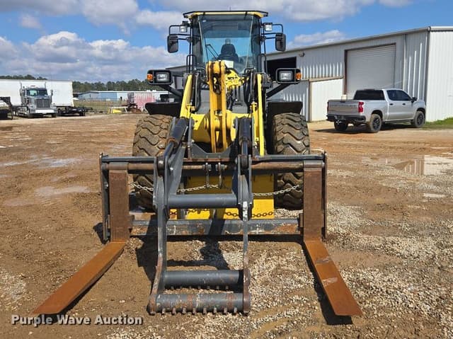 Image of Komatsu WA320-8 equipment image 1