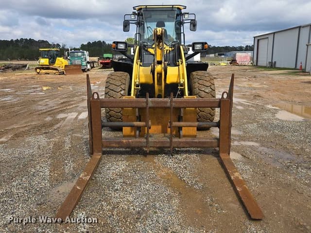 Image of Komatsu WA320-8 equipment image 1