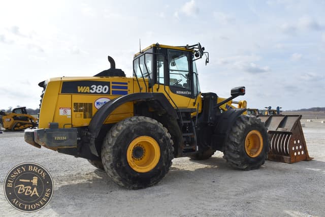 Image of Komatsu WA380-8 equipment image 3