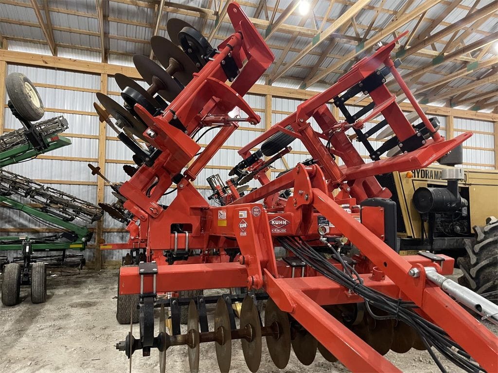 2021 Kuhn Krause Dominator 4856 Equipment Image0