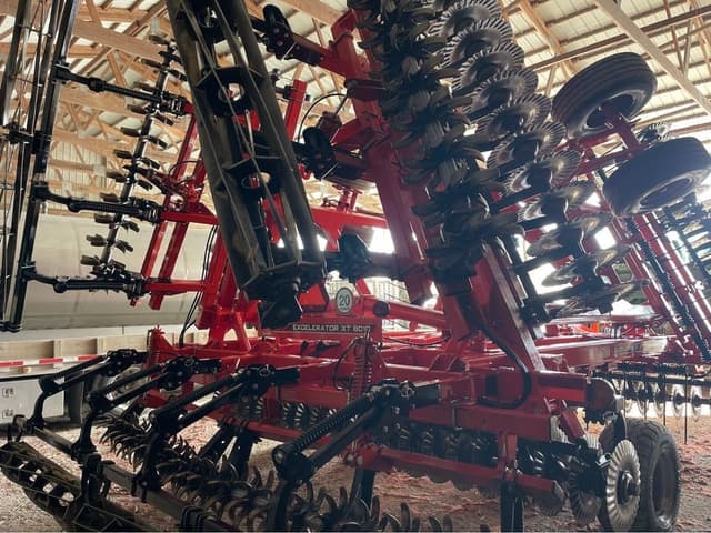 Image of Kuhn Krause Excelerator XT 8010-30 equipment image 4