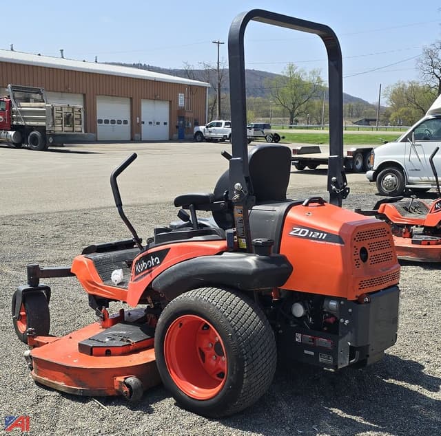 Image of Kubota ZD1211L equipment image 2