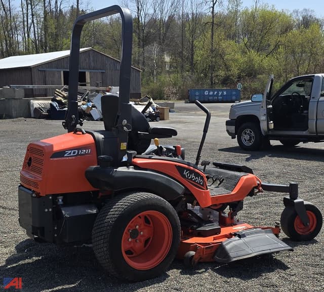 Image of Kubota ZD1211L equipment image 4