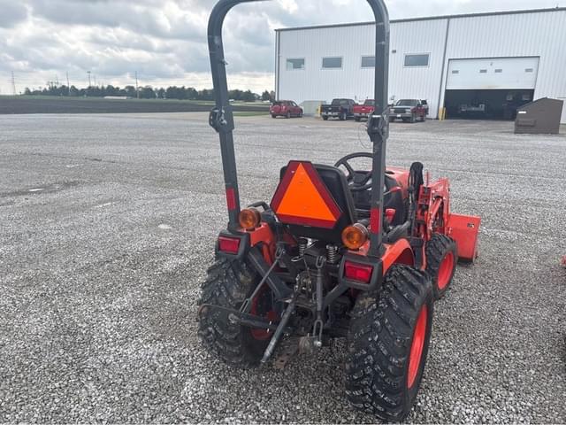Image of Kubota B2401 equipment image 2