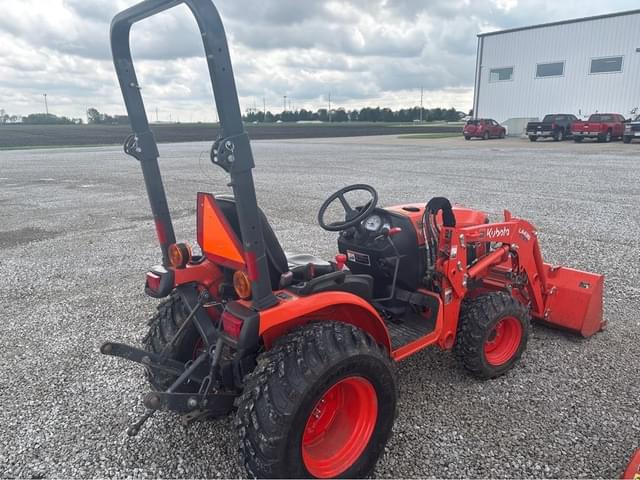 Image of Kubota B2401 equipment image 3