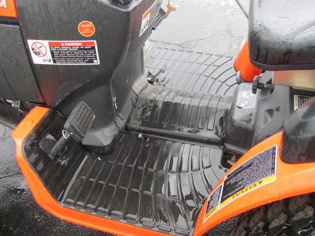 Image of Kubota B2401D equipment image 4