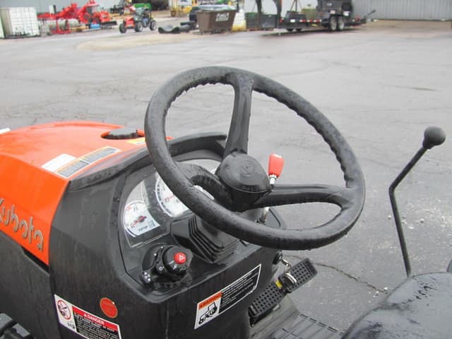Image of Kubota B2401D equipment image 3