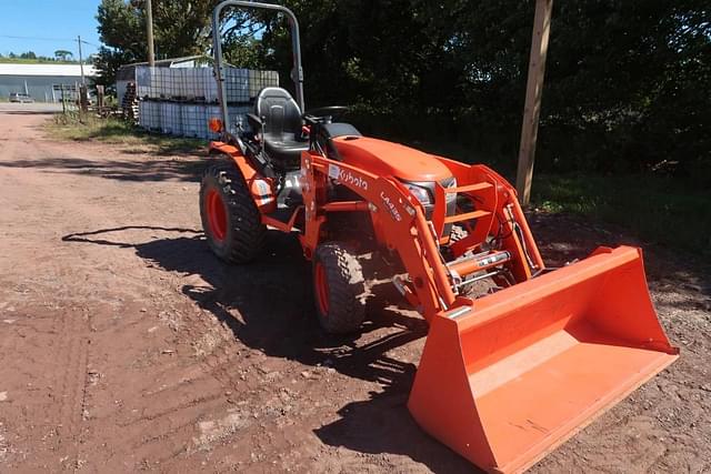 Image of Kubota B2601HSD equipment image 4