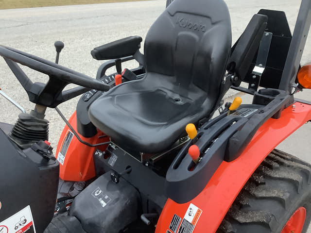 Image of Kubota LX2610 equipment image 4