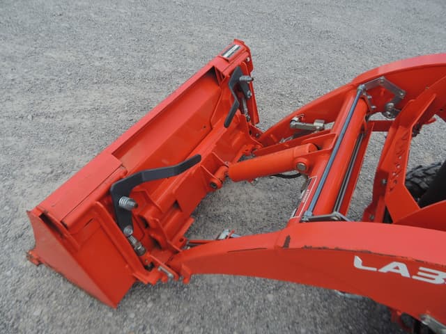 Image of Kubota BX2380 equipment image 4