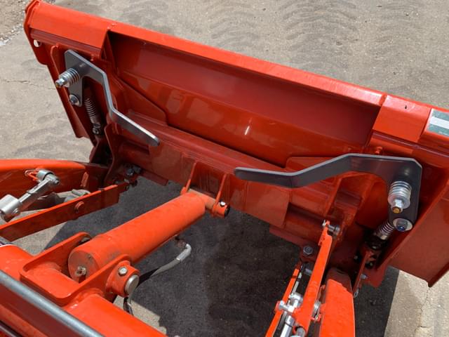Image of Kubota BX2680 equipment image 2