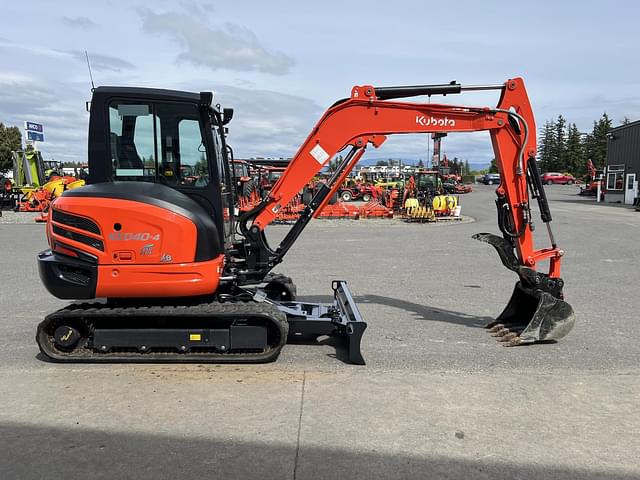 Image of Kubota KX040-4 equipment image 4
