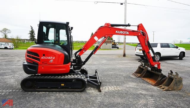 Image of Kubota KX040-4 equipment image 4