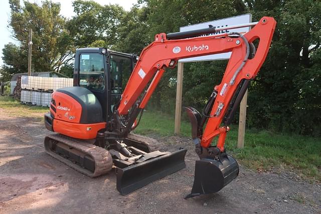 Image of Kubota KX040-4 equipment image 4