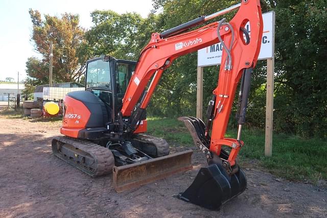 Image of Kubota KX057-5 equipment image 4