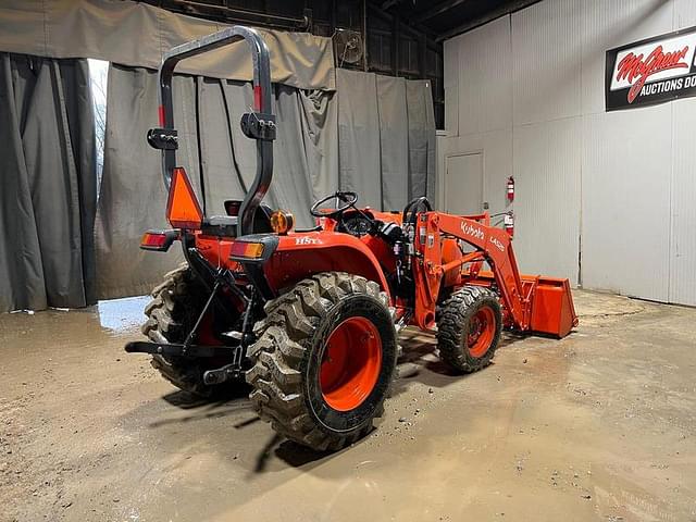 Image of Kubota L2501D equipment image 4