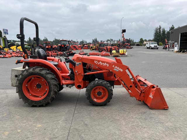 Image of Kubota L3301DT equipment image 4