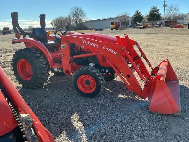 Image of Kubota L3301HST equipment image 3