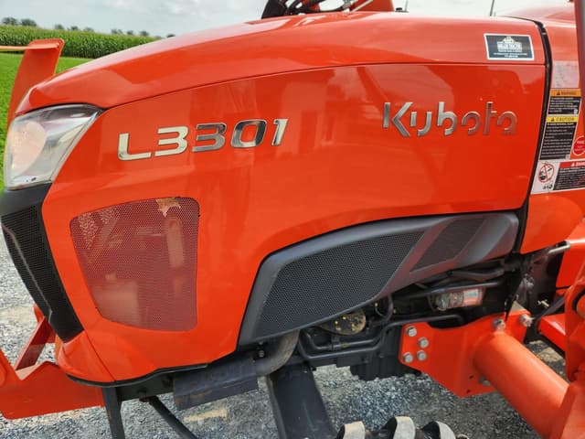 Image of Kubota L3301HST equipment image 4