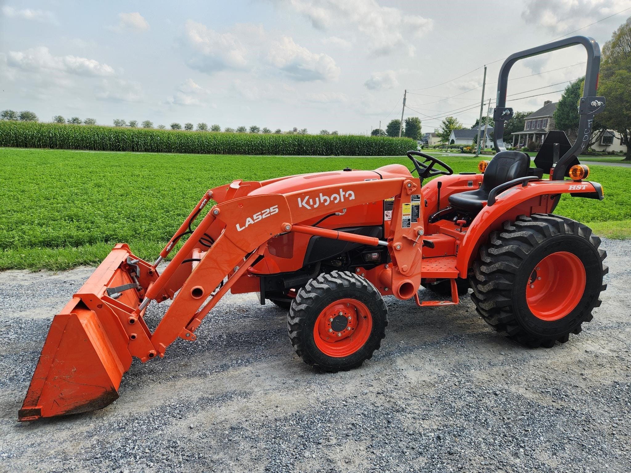 2021 Kubota L3301HST Equipment Image0