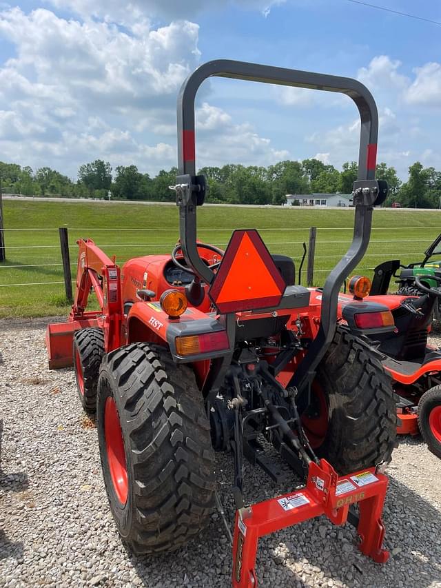 Image of Kubota L3301HST equipment image 2