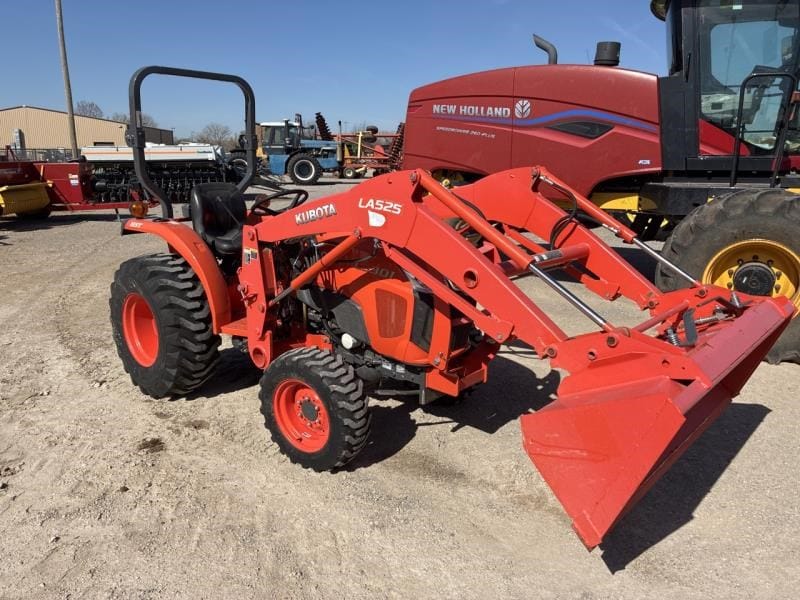2021 Kubota L3301HST Equipment Image0