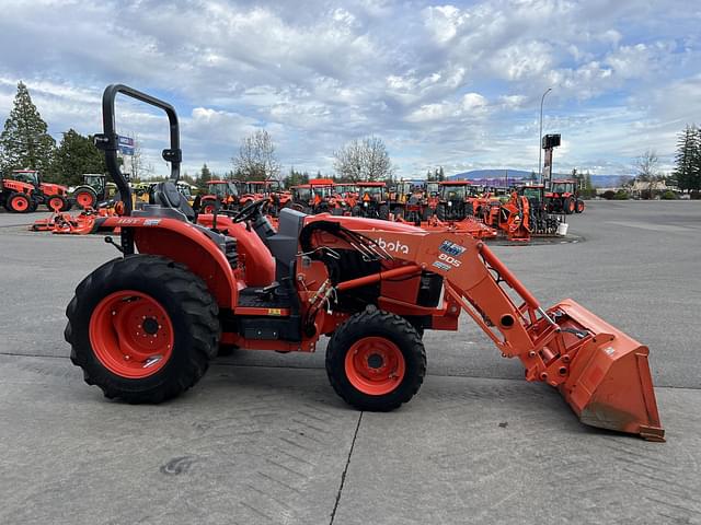Image of Kubota L3560HST-LE equipment image 4