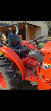 Image of Kubota L3901 equipment image 4