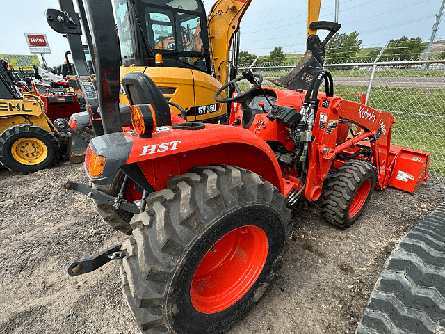 Image of Kubota L3901 equipment image 3