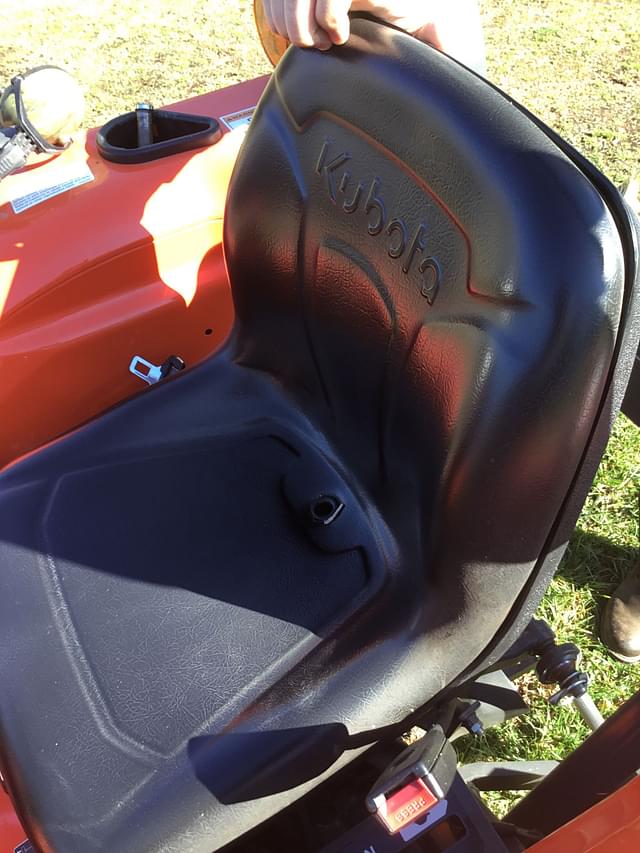 Image of Kubota L3901 equipment image 3