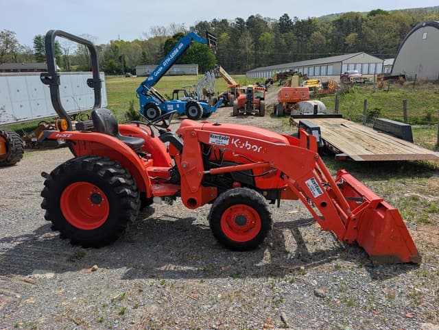 Image of Kubota L3901HST equipment image 3
