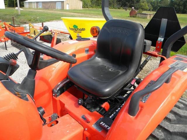 Image of Kubota L3901HST equipment image 3