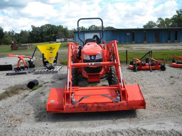 Image of Kubota L3901HST equipment image 2