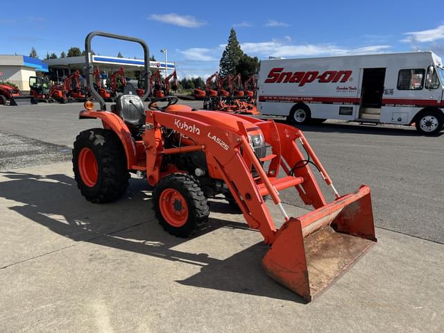 Image of Kubota L3901HST equipment image 3